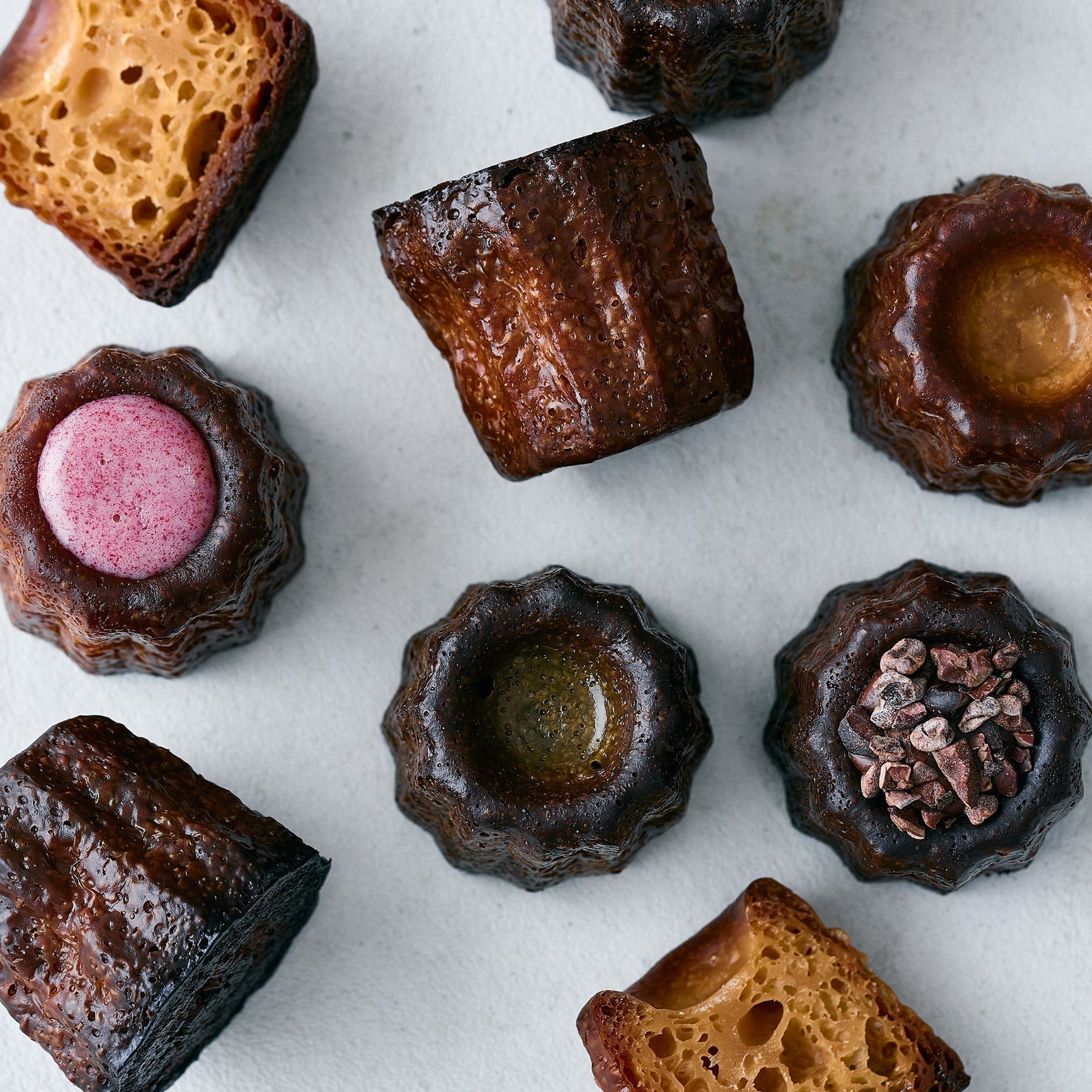 カヌレとは？どんな焼き菓子か｜名前の由来と歴史を5分で徹底解説！【焼き菓子専門店COMME PARIS監修】